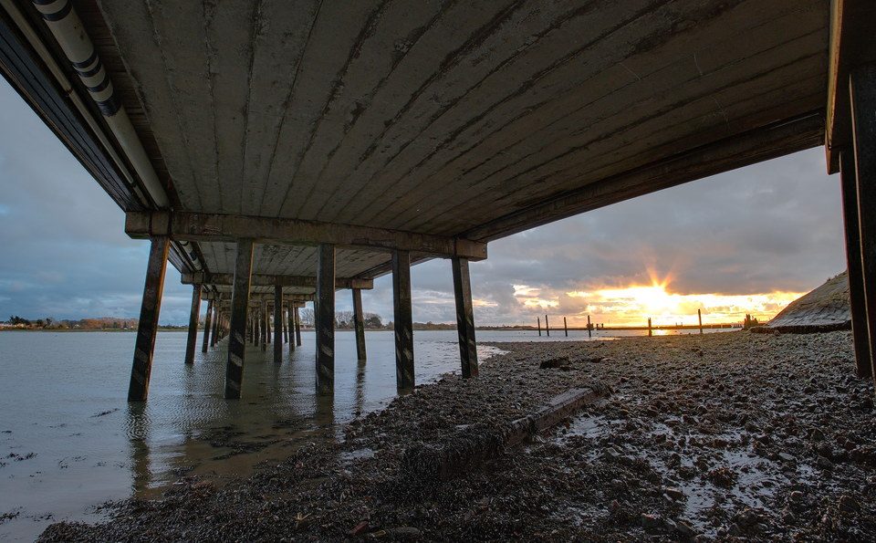 FUJIFILM X-E2 8mm f8.0 Under Langstone Bridge