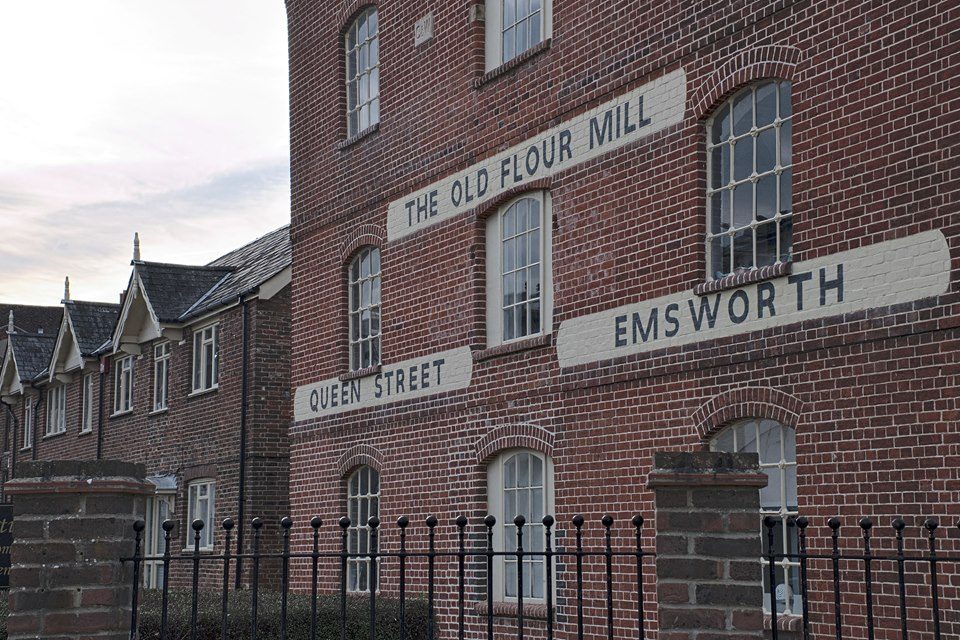 FUJIFILM X-E2 35.0 mm f8.0 1/210s The Flour Mill in Emsworth